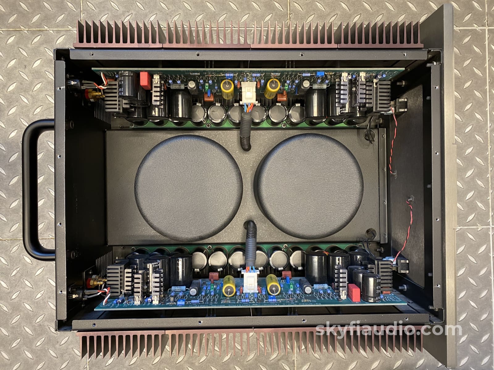 Bat (Balanced Audio Technology) Vk-500 Fully Balanced Amplifier - 250W / 450W