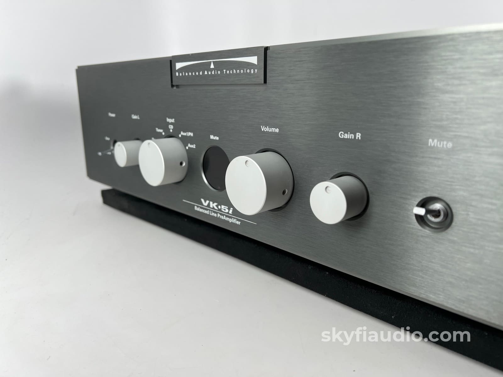Bat (Balanced Audio Technology) Vk-5I All Tube Dual Mono And Balanced Preamplifier