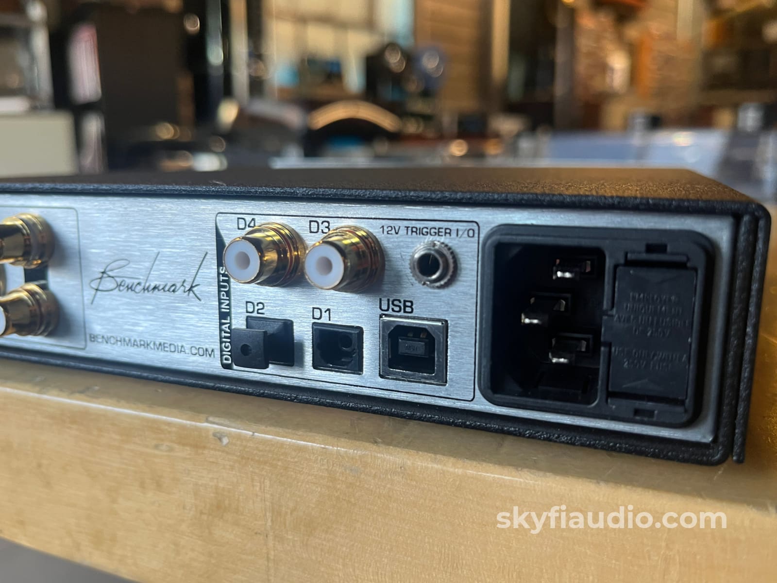 Benchmark DAC3 B Digital to Analog Converter CD + Digital