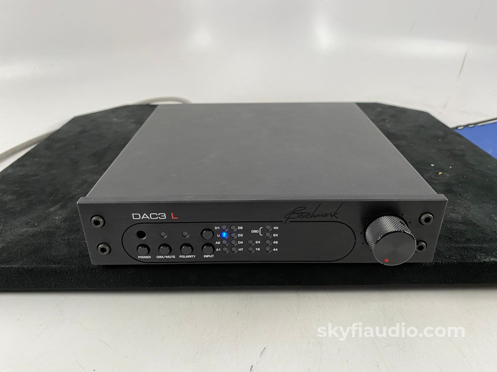 Benchmark Dac3 L - Dsd Reference Quad-Balanced 32-Bit Dac And Preamp With Remote Cd + Digital