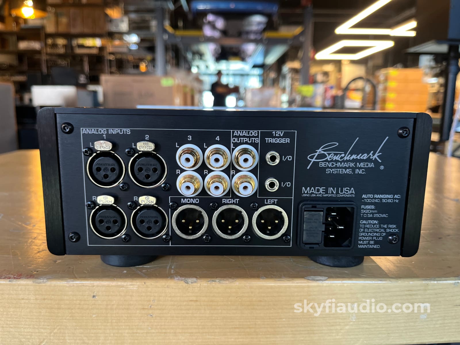 Benchmark HPA4 Headphone Amplifier Integrated Amplifier