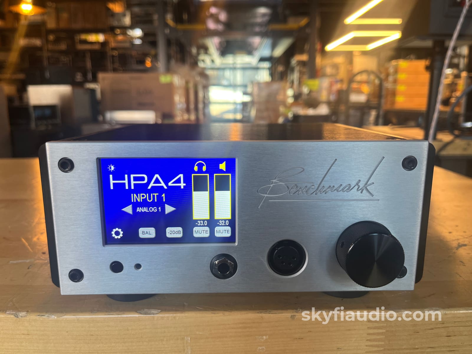 Benchmark HPA4 Headphone Amplifier Integrated Amplifier