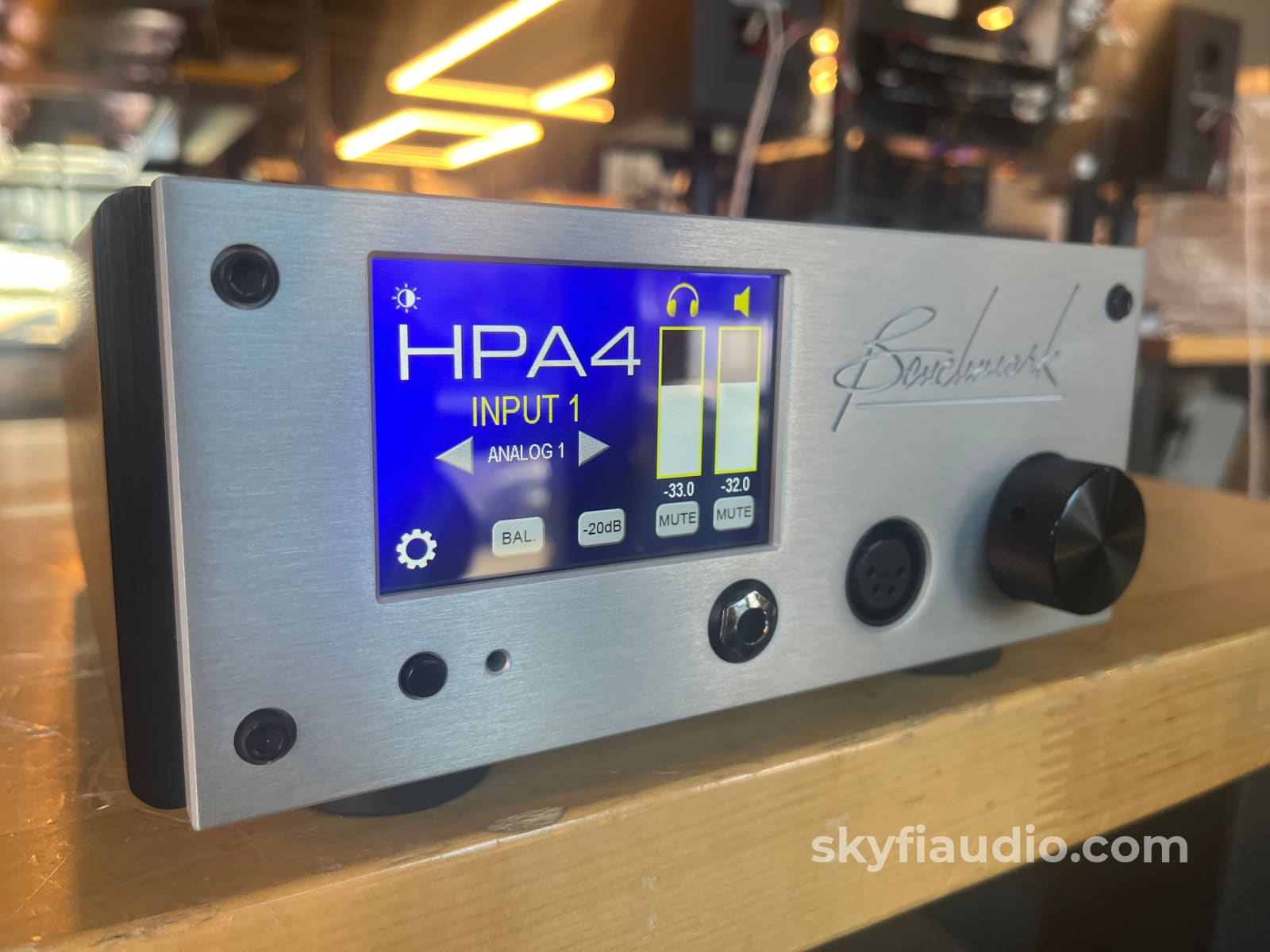 Benchmark HPA4 Headphone Amplifier Integrated Amplifier