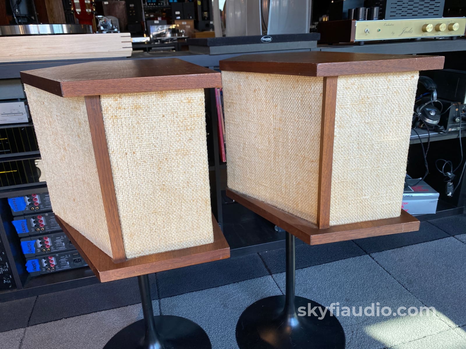 Bose 901 Series Ii Direct/Reflecting Vintage Speakers - W/Original Eq And Tulip Stands