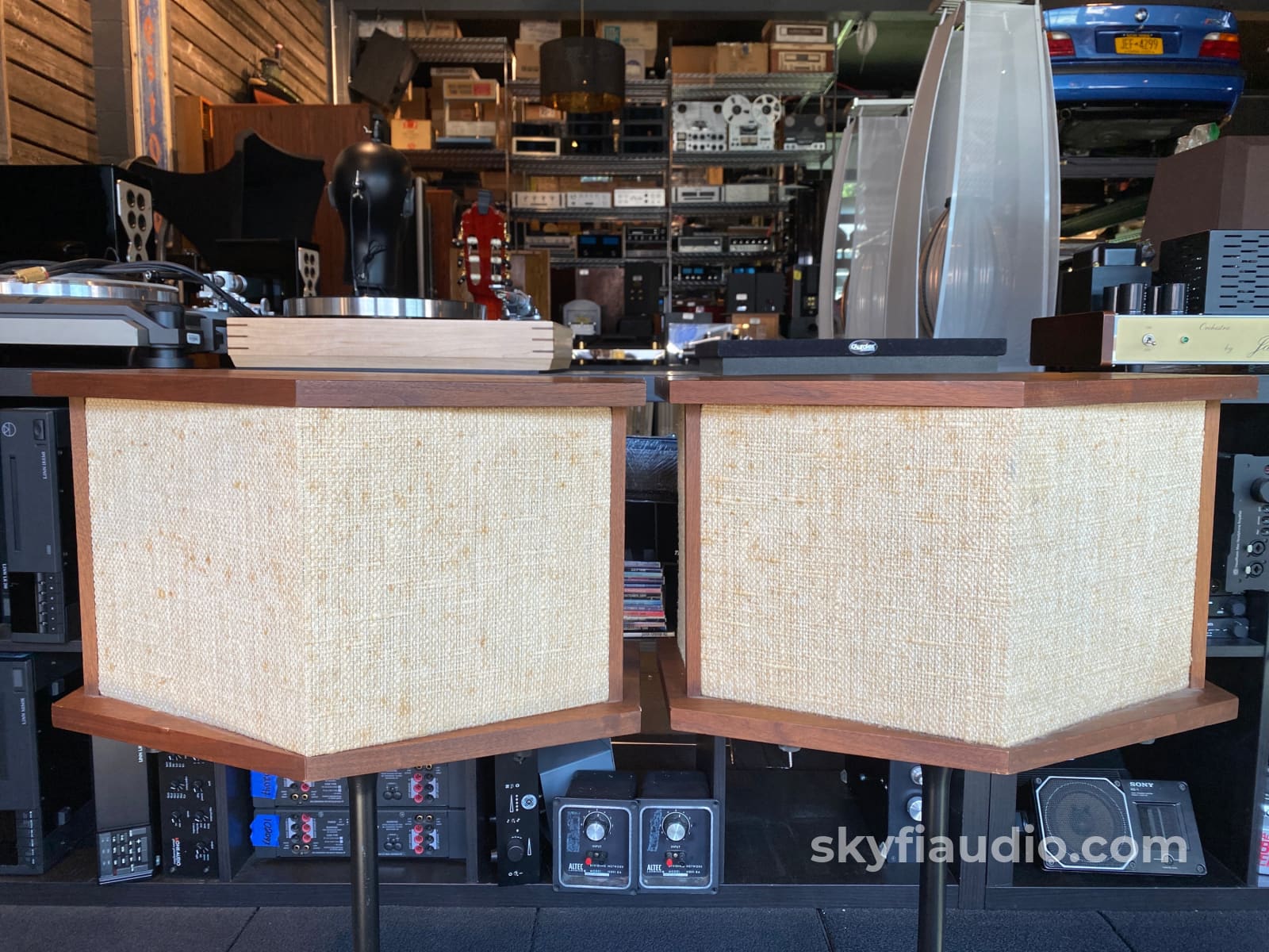 Bose 901 Series Ii Direct/Reflecting Vintage Speakers - W/Original Eq And Tulip Stands