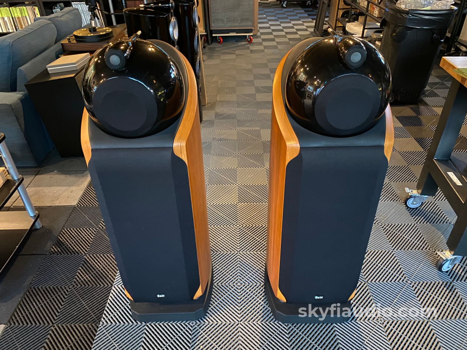 Bowers & Wilkins 802D Speakers In Cherrywood - Like New