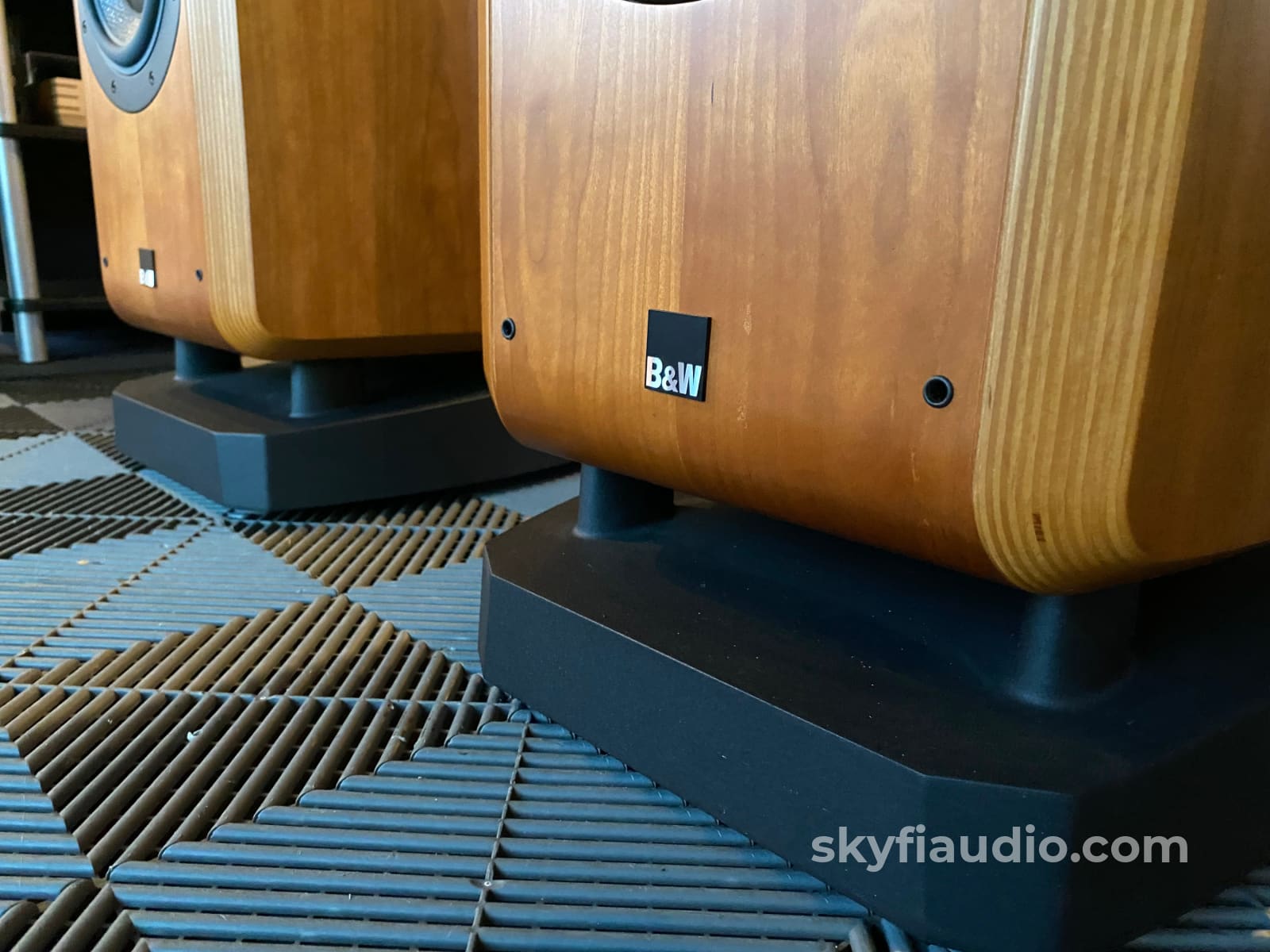 Bowers & Wilkins 802D Speakers In Cherrywood - Like New