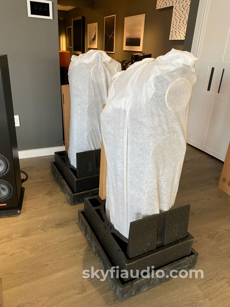 Bowers & Wilkins (B&W) 803 D3 Diamond Series Speakers Like New And Complete