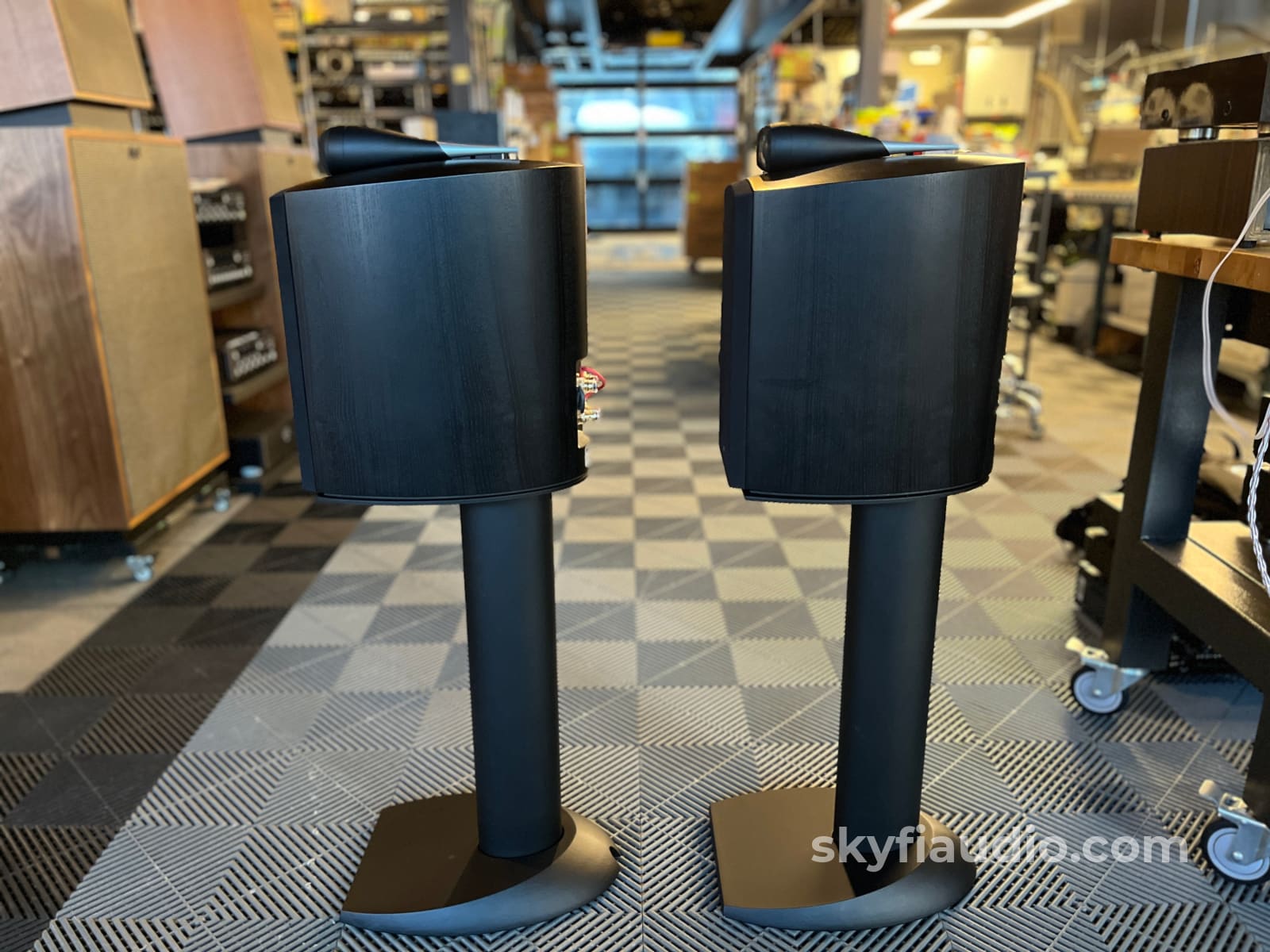 Bowers and Wilkins B&W Nautilus 805 Speakers W/ Stands Speakers