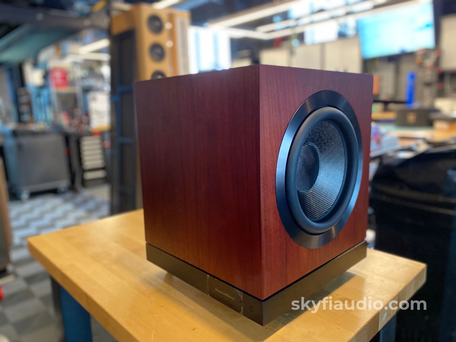 B&W Bowers & Wilkins Db2D Subwoofer In Rosenut Finish Speakers