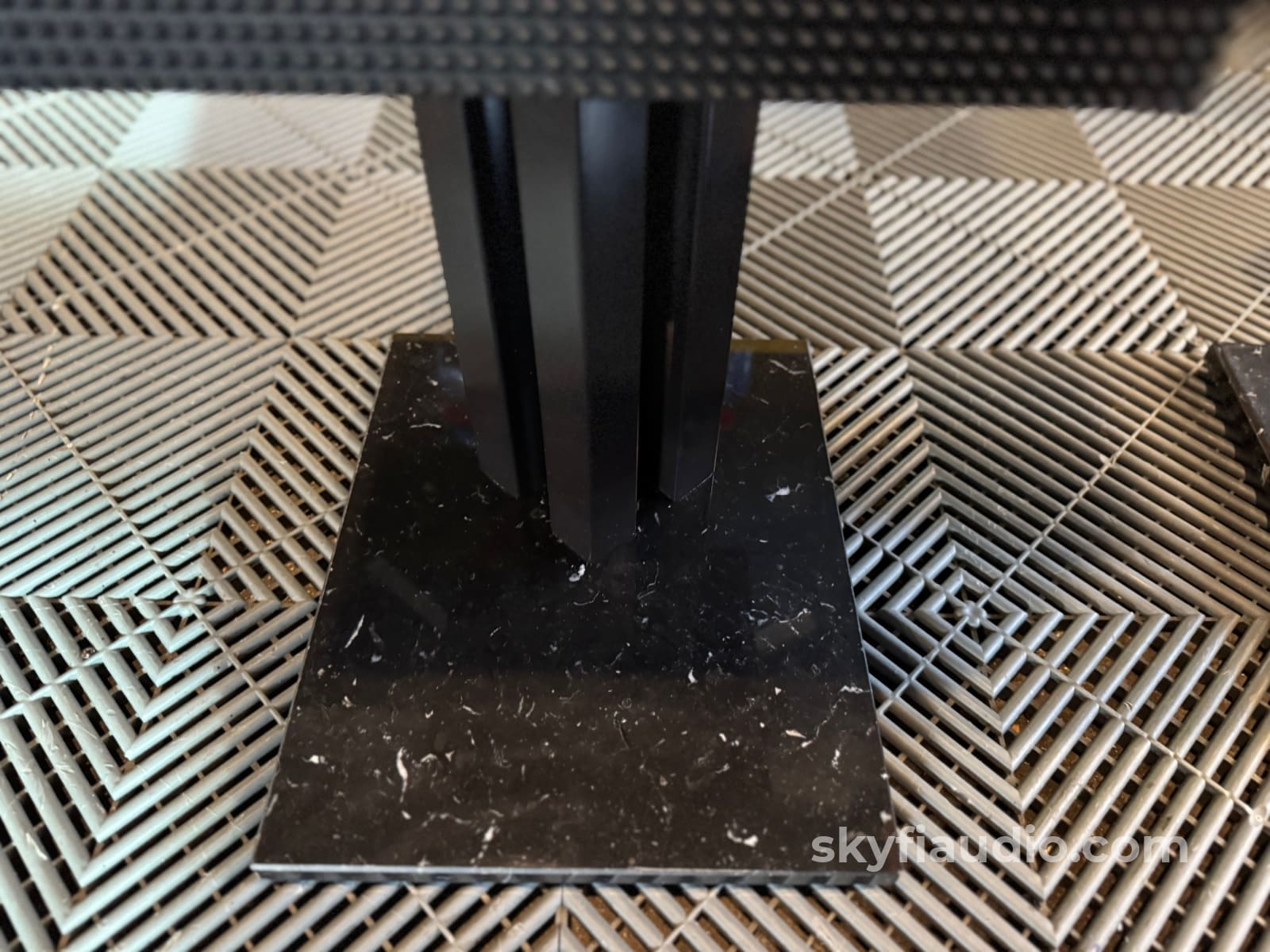 Bowers and Wilkins Matrix 2 Speakers - W/ Original Marble Stands Speakers