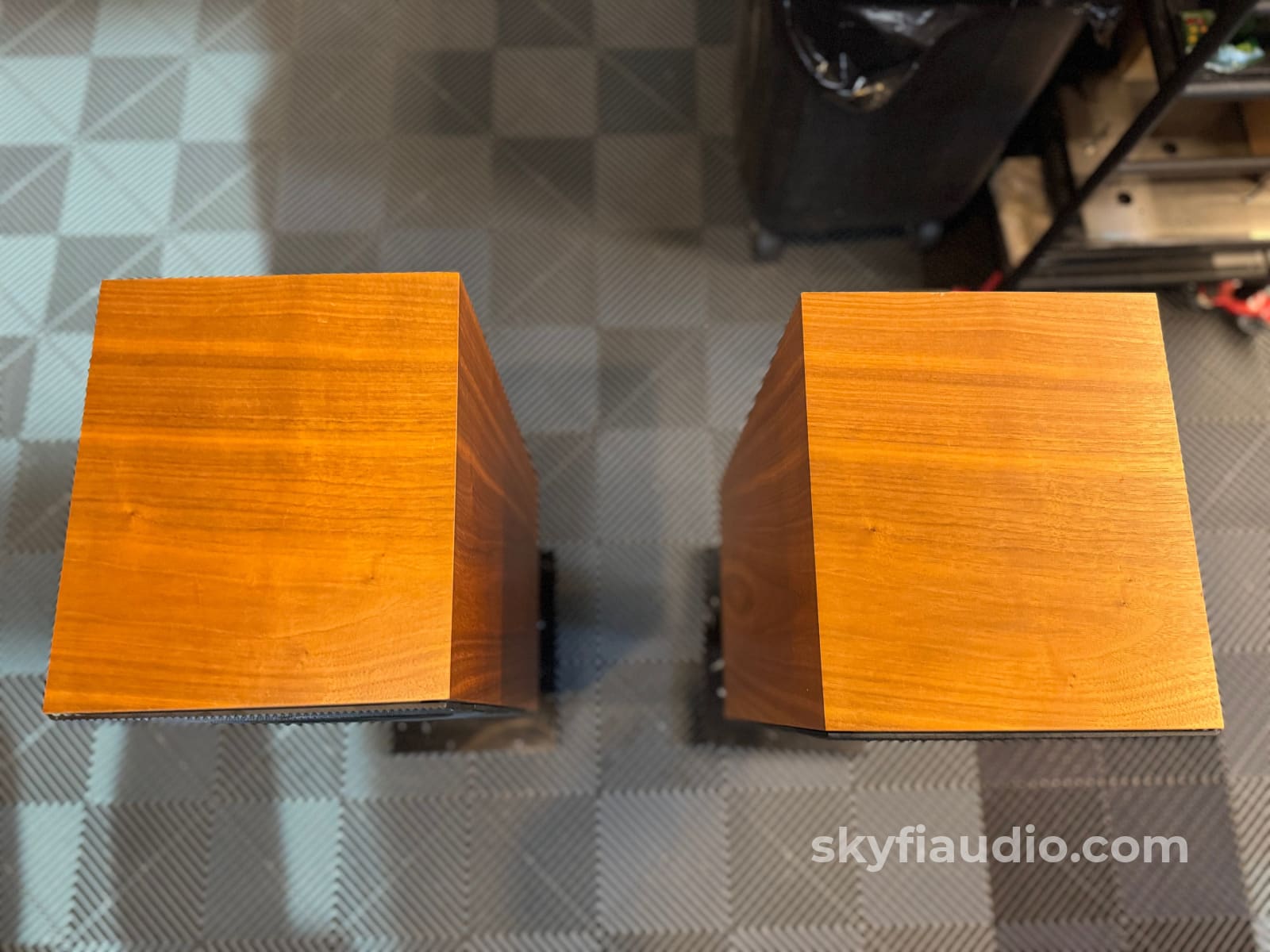 Bowers and Wilkins Matrix 2 Speakers - W/ Original Marble Stands Speakers