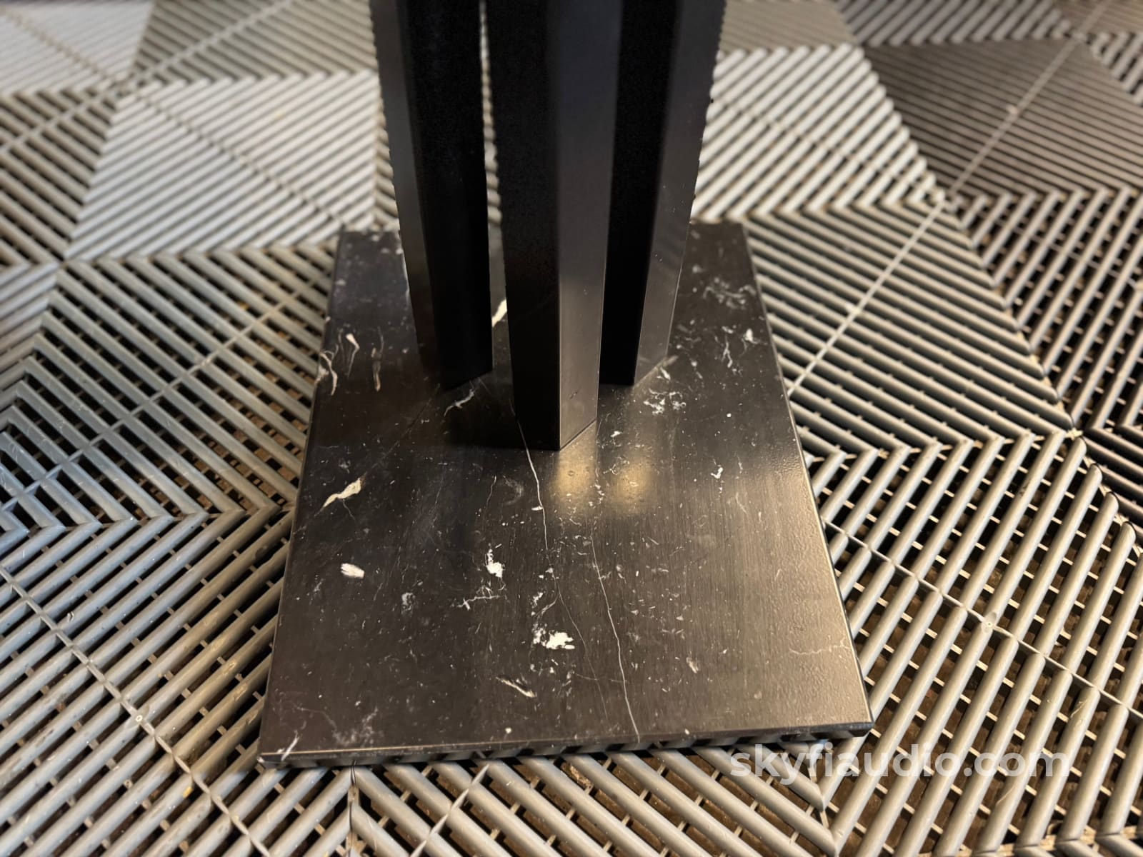 Bowers and Wilkins Matrix 2 Speakers - W/ Original Marble Stands Speakers