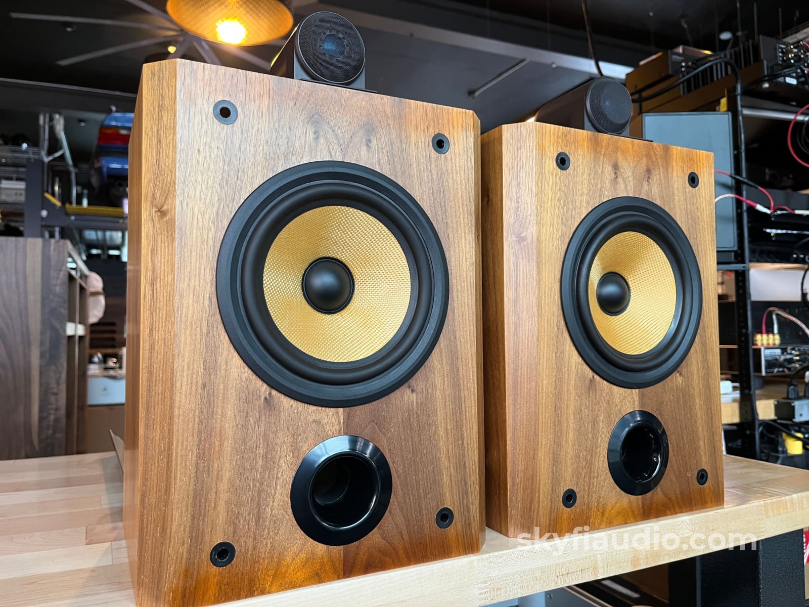 Bowers & Wilkins Matrix 805 Bookshelf Speakers Speakers