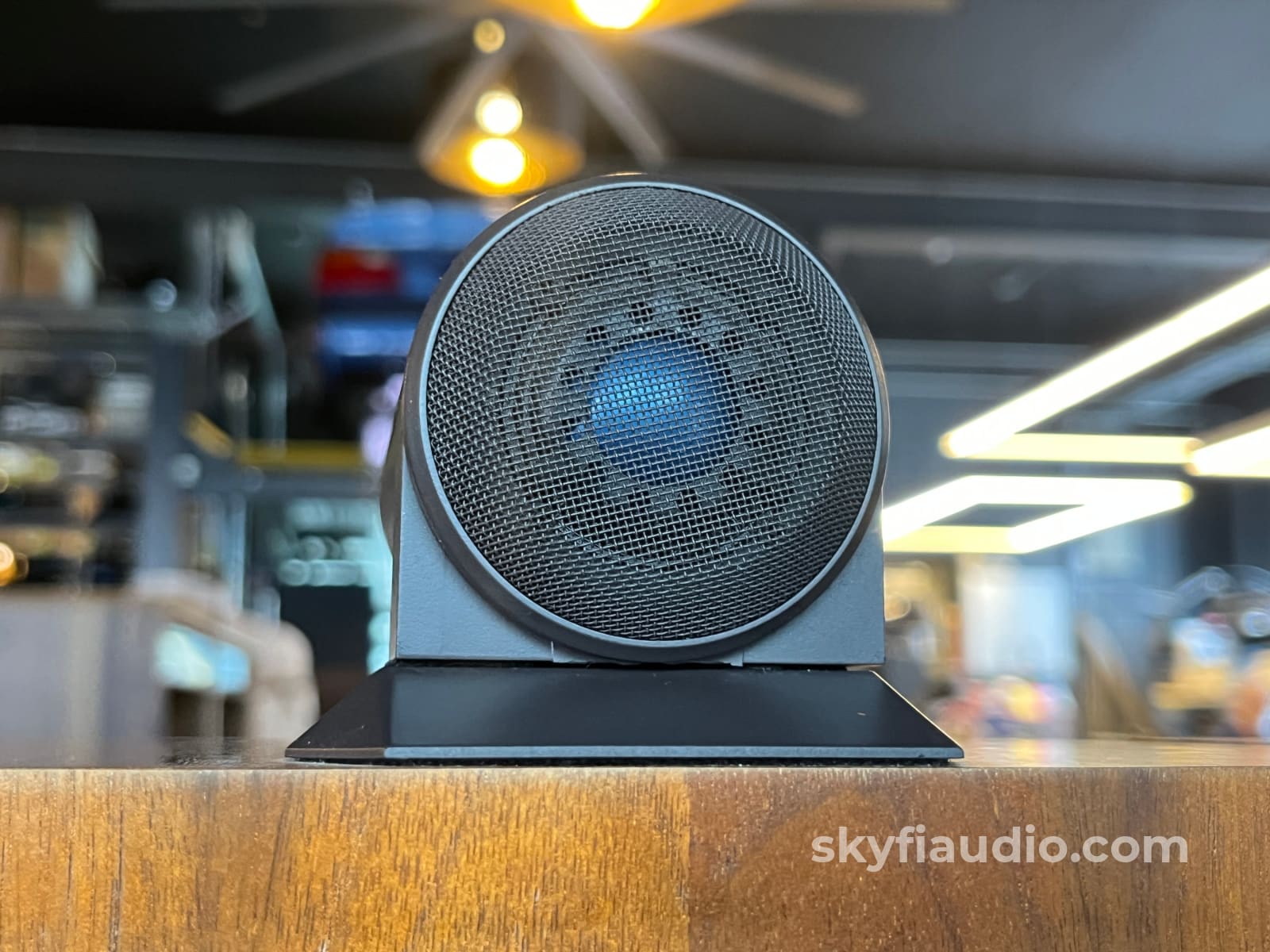 Bowers & Wilkins Matrix 805 Bookshelf Speakers Speakers