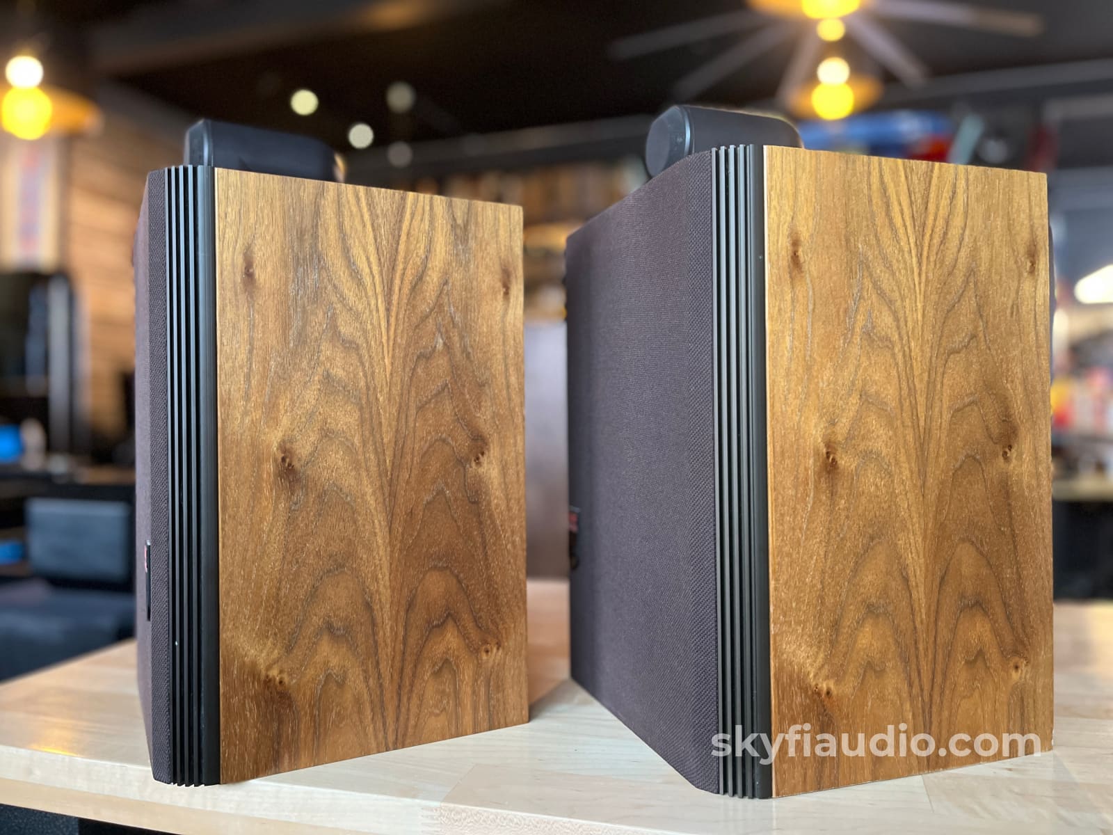 Bowers & Wilkins Matrix 805 Bookshelf Speakers Speakers