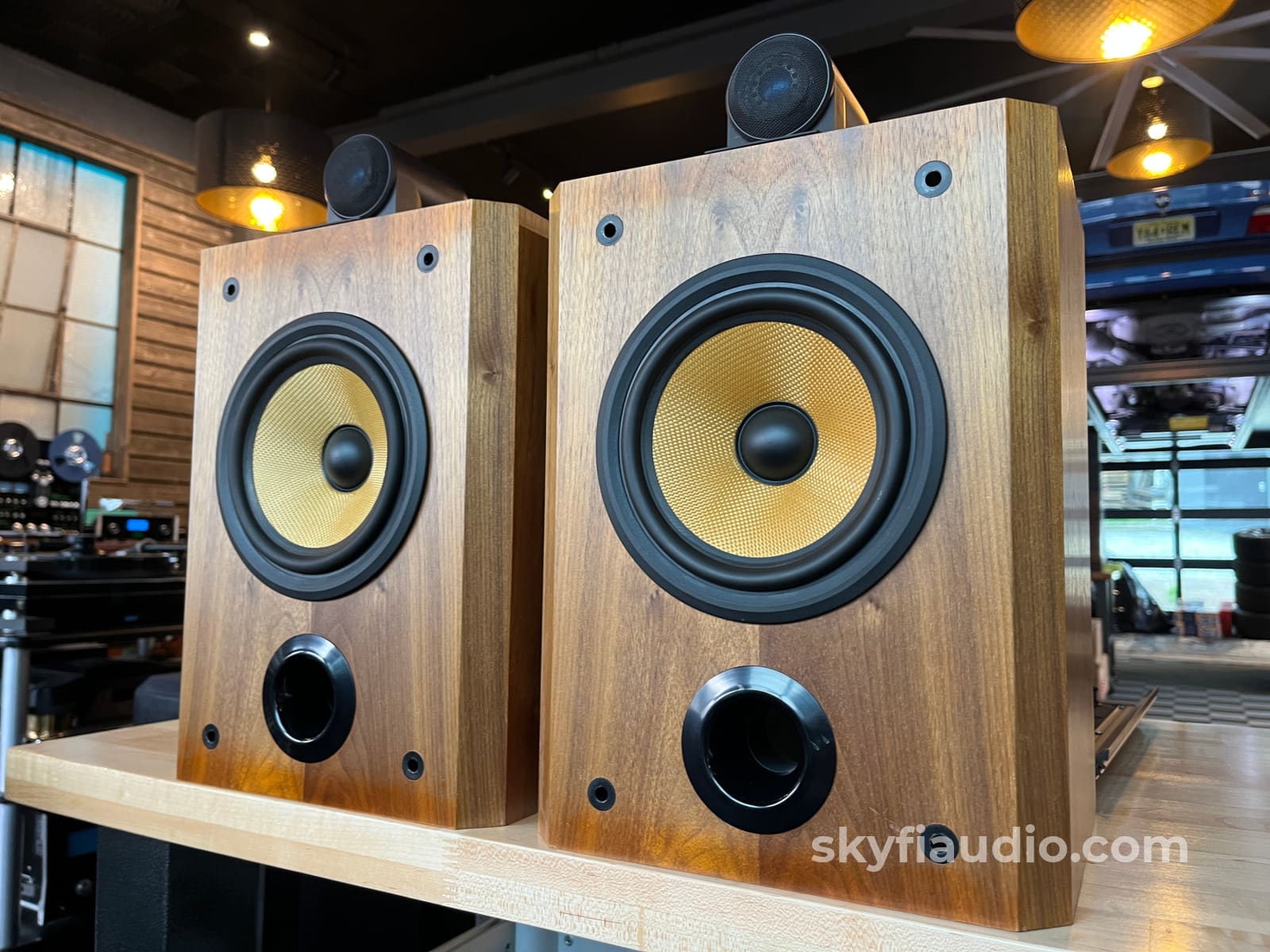 Bowers & Wilkins Matrix 805 Bookshelf Speakers Speakers