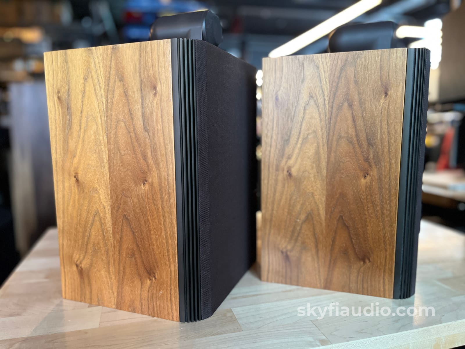 Bowers & Wilkins Matrix 805 Bookshelf Speakers Speakers