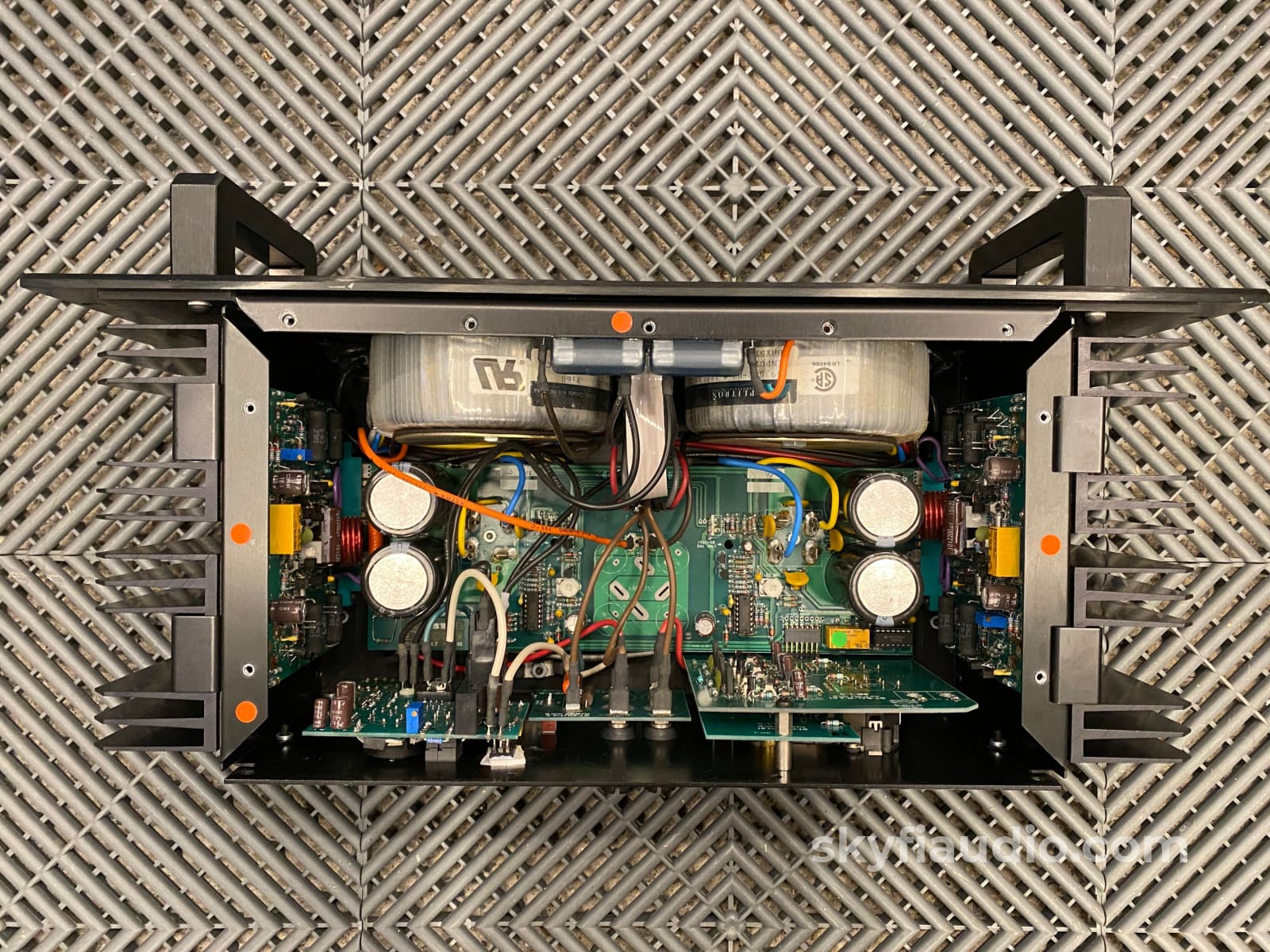 Bryston 3B-St Solid State Stereo Amplifier