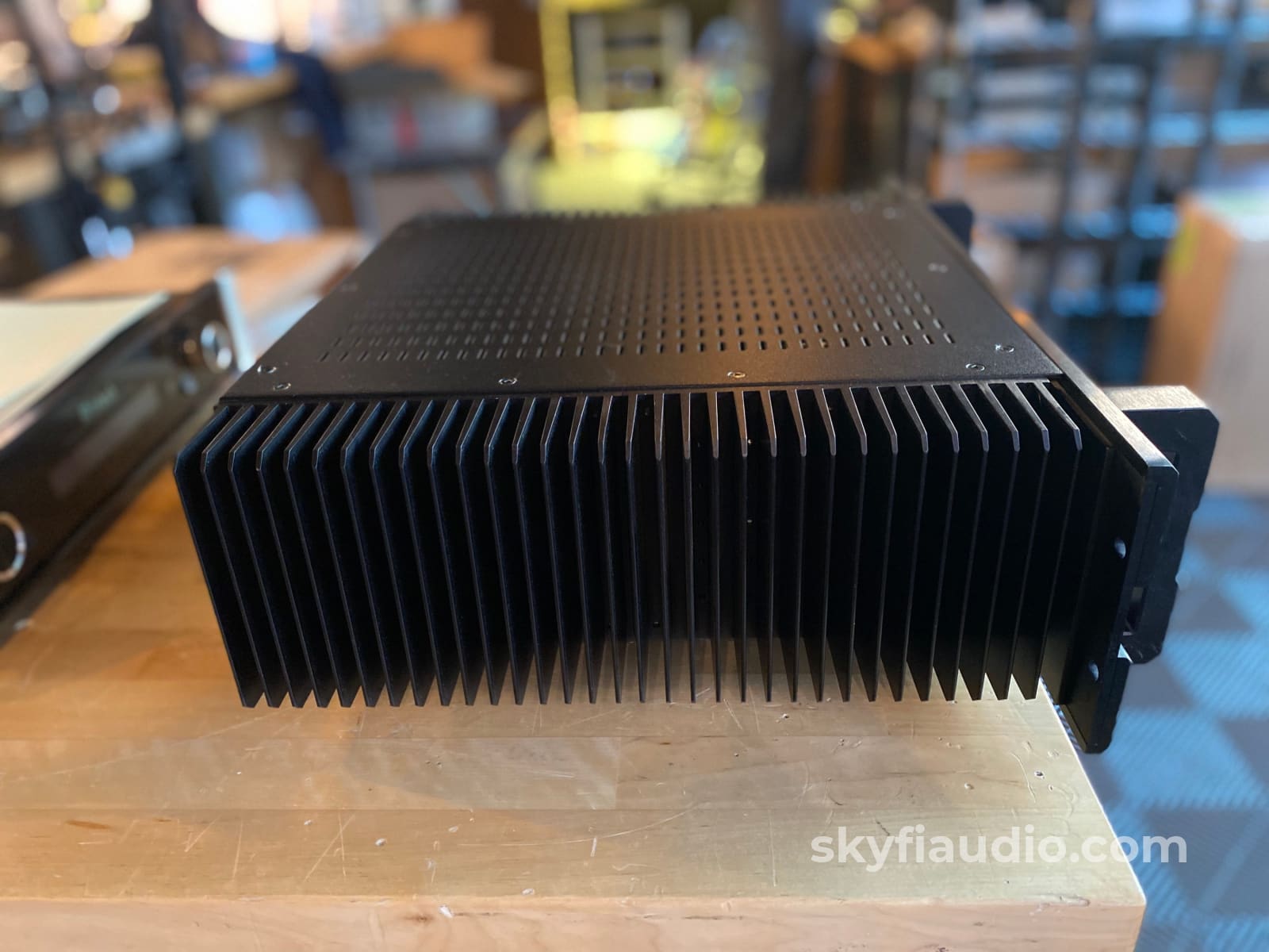 Bryston 4B Sst Amplifier - Big Power