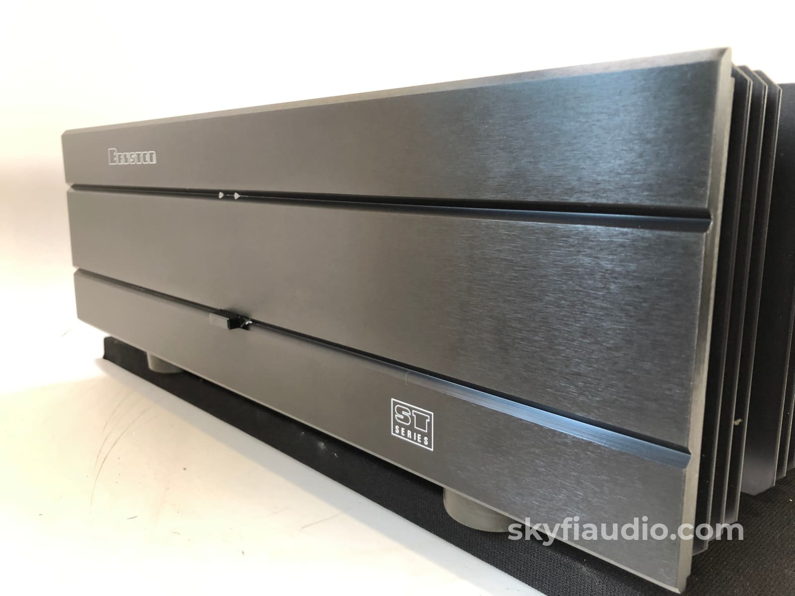 Bryston 4B-ST Solid State Stereo Amplifier in Box - Under Warranty