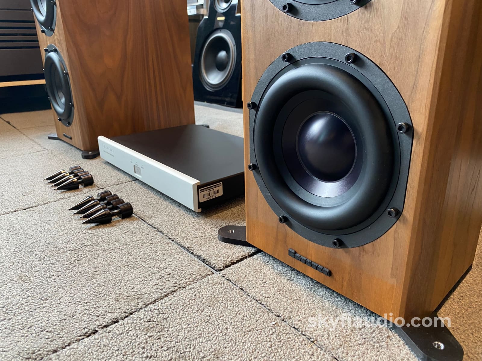 Bryston Model T Signature Active Loudspeaker System With Bax-1 Dsp Crossover Speakers