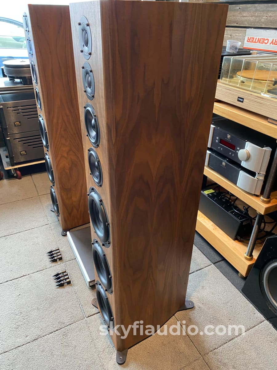 Bryston Model T Signature Active Loudspeaker System With Bax-1 Dsp Crossover Speakers
