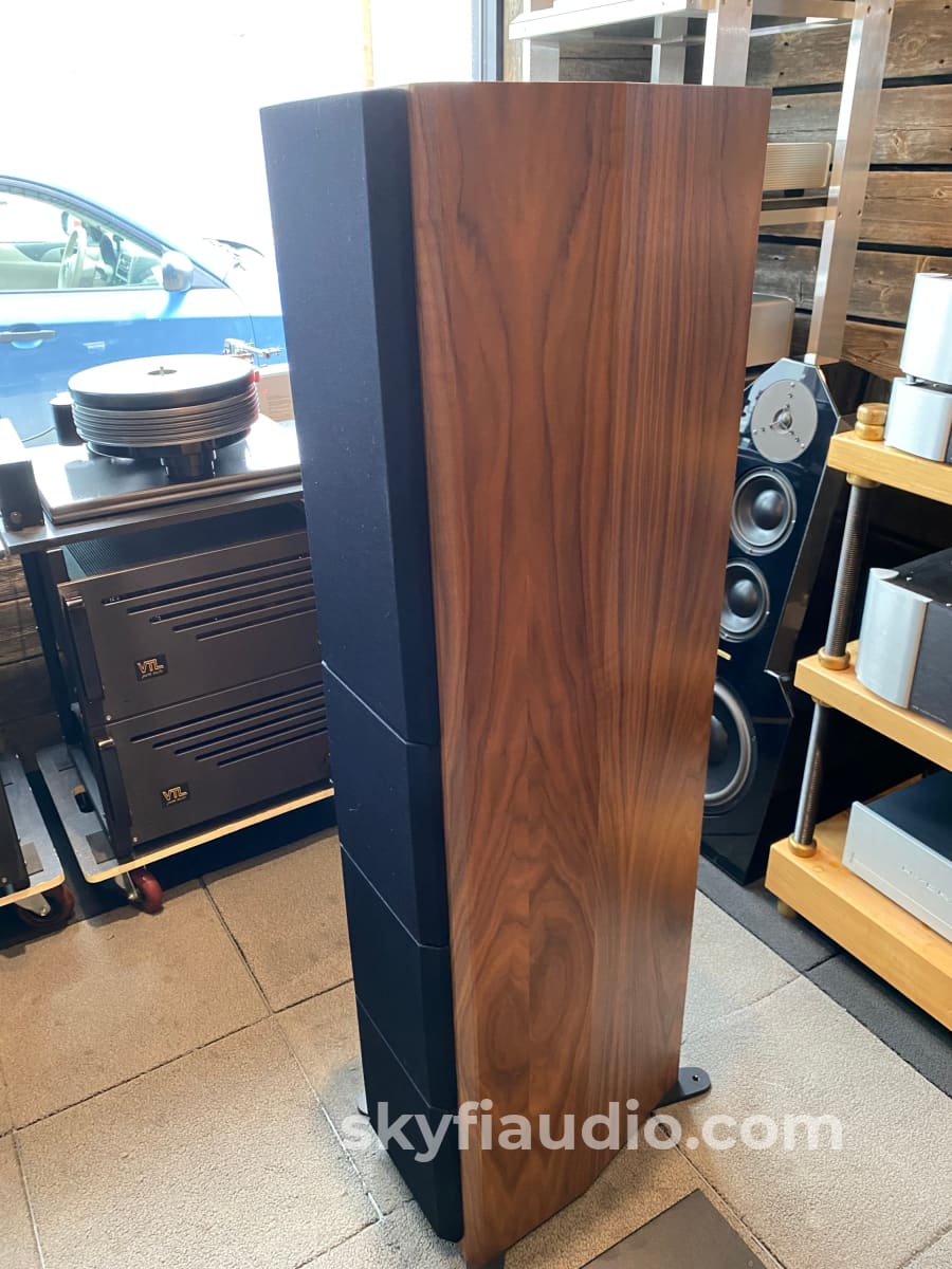 Bryston Model T Signature Active Loudspeaker System With Bax-1 Dsp Crossover Speakers