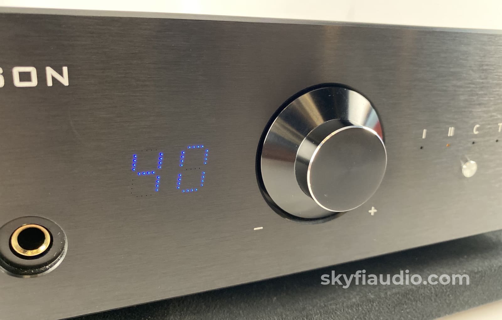 Burson Audio Conductor V2 - Desktop Headphone Amplifier W/Remote