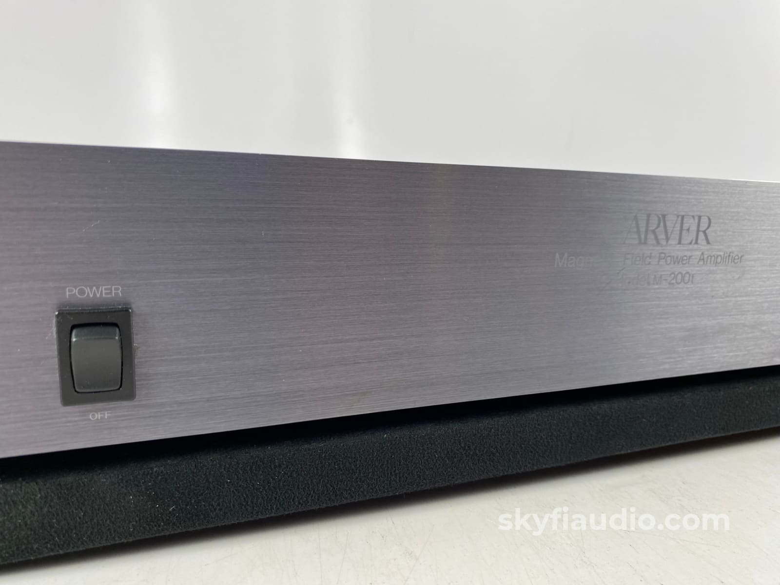 Carver M-200T Magnetic Field Power Stereo Amplifier