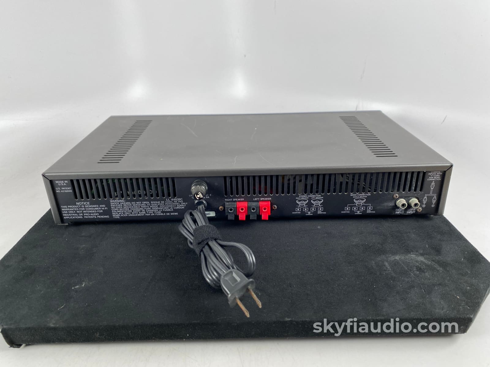 Carver M-200T Magnetic Field Power Stereo Amplifier