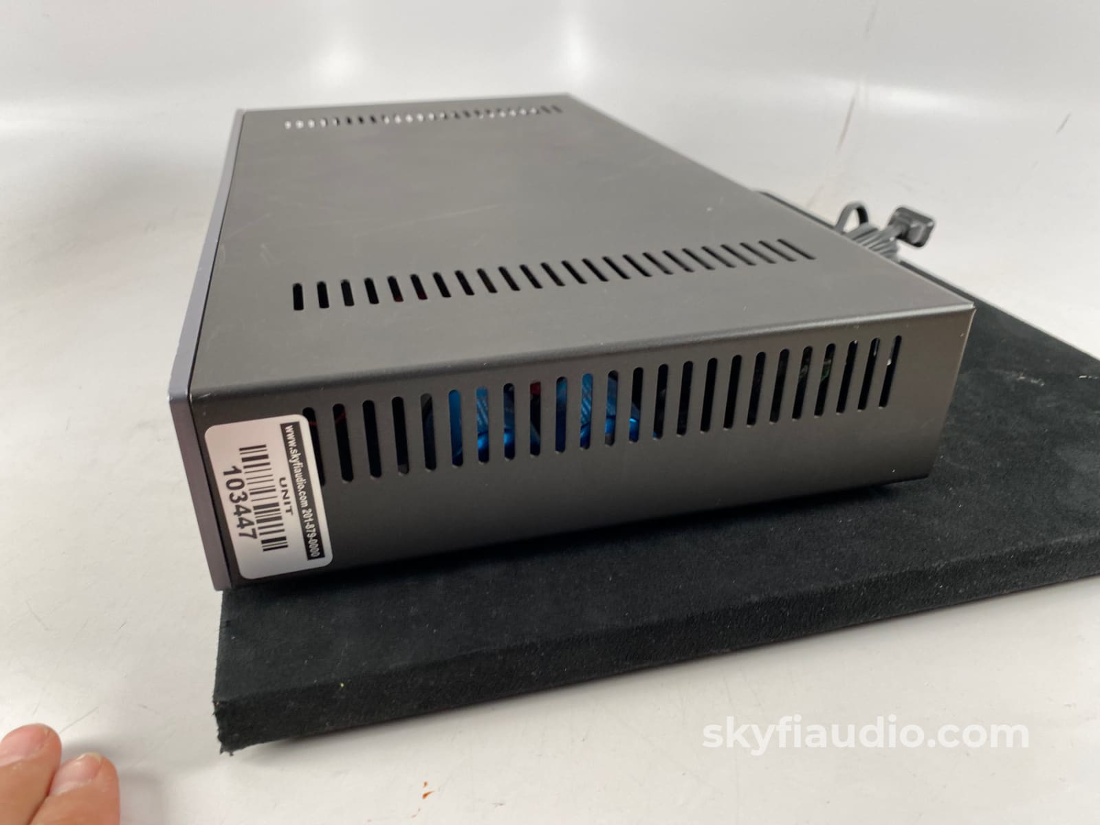 Carver M-200T Magnetic Field Power Stereo Amplifier