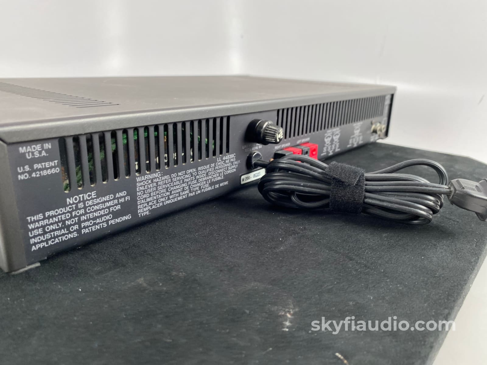 Carver M-200T Magnetic Field Power Stereo Amplifier