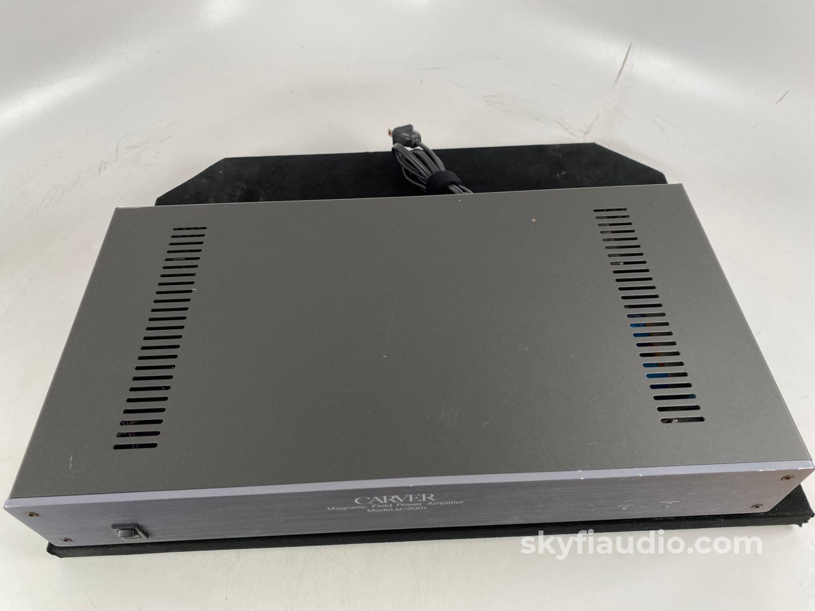 Carver M-200T Magnetic Field Power Stereo Amplifier