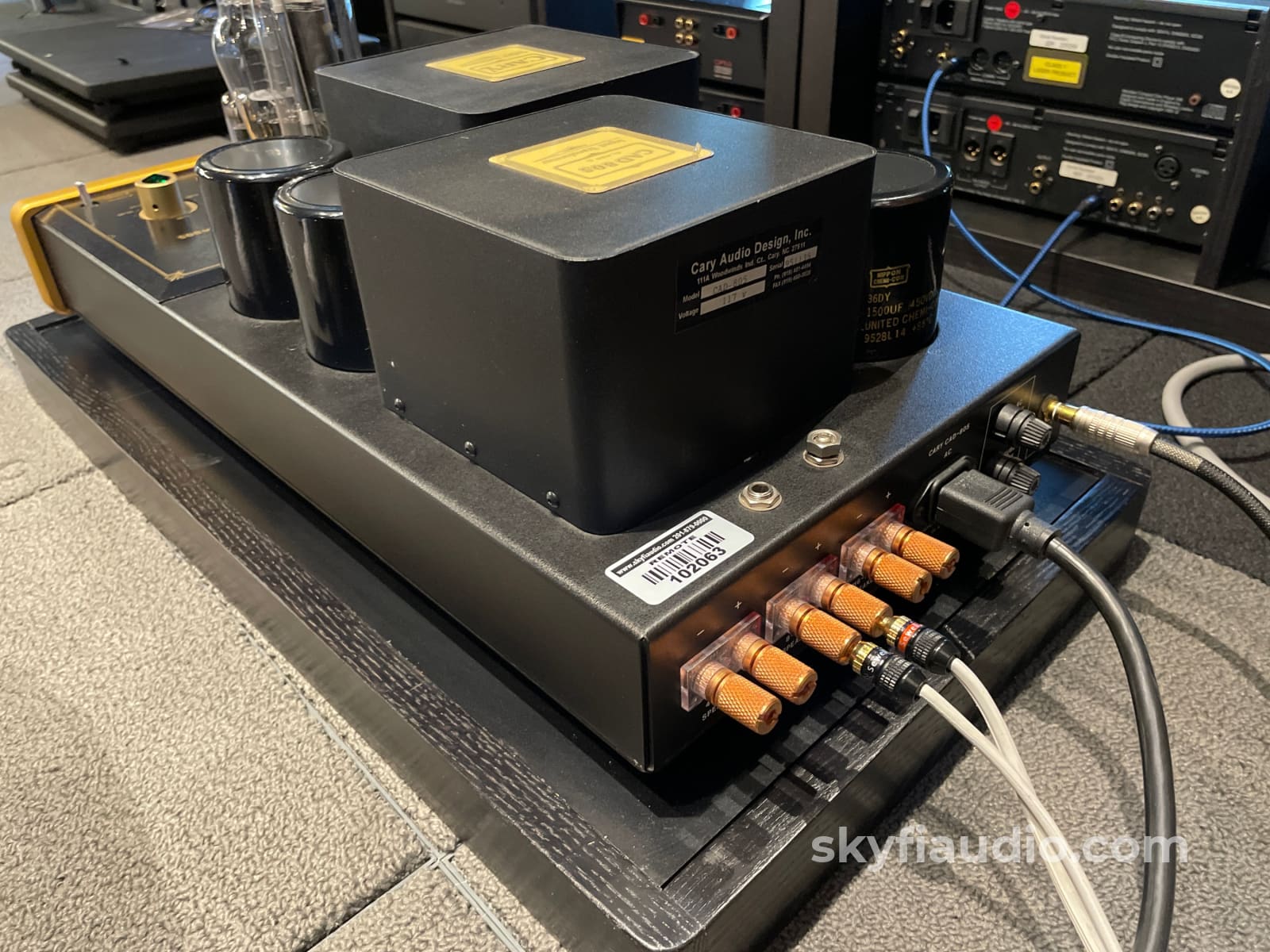 Cary Audio Design Cad-805 - Single-Ended Tube Monoblock Amplifiers With Matching Stands Amplifier