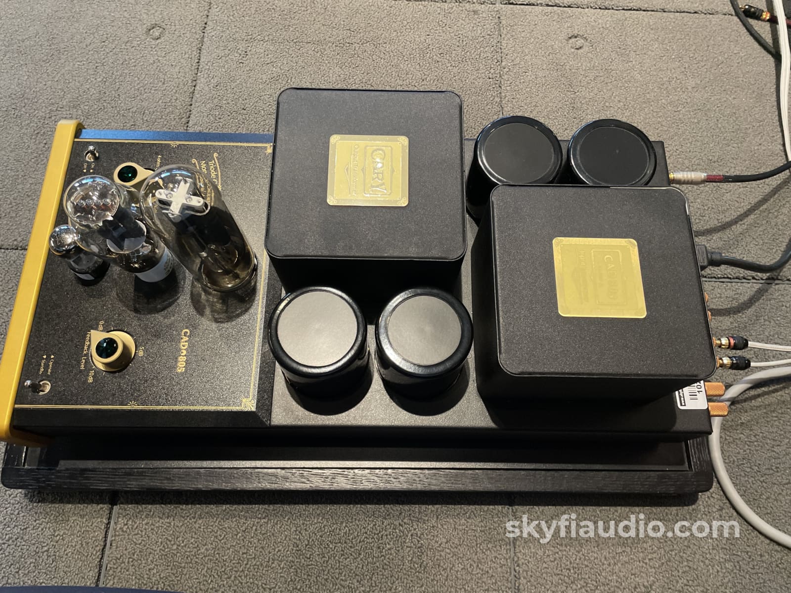 Cary Audio Design Cad-805 - Single-Ended Tube Monoblock Amplifiers With Matching Stands Amplifier