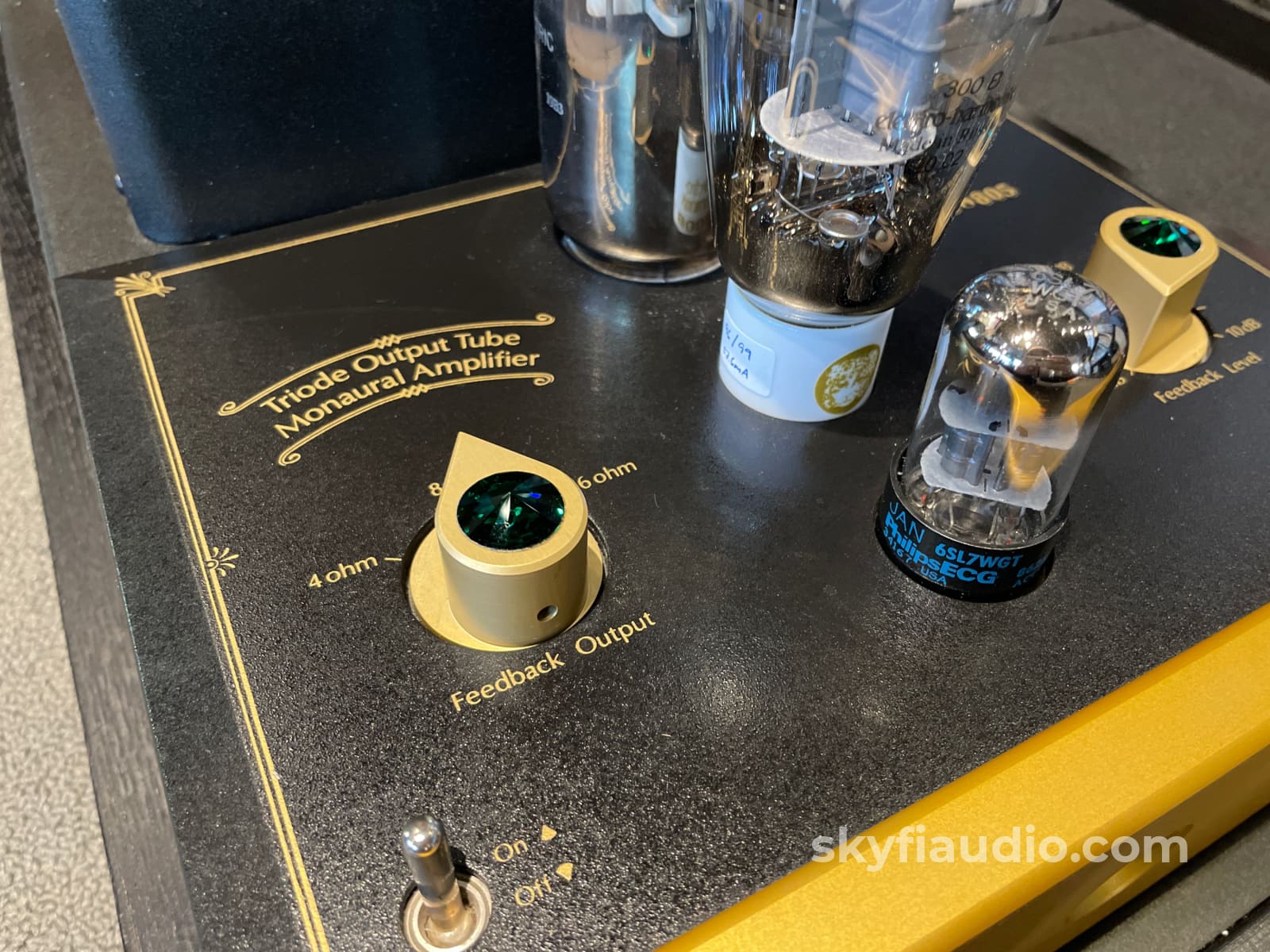 Cary Audio Design Cad-805 - Single-Ended Tube Monoblock Amplifiers With Matching Stands Amplifier