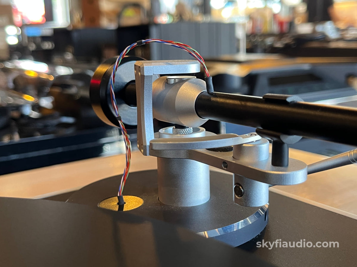 Clearaudio Concept Turntable W/ New Hana SH MKII Cartridge - Turntable