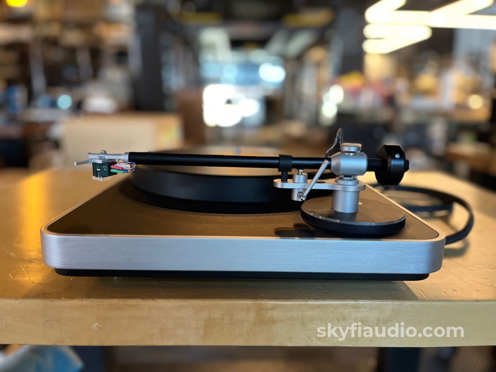 Clearaudio Concept Turntable - W/ New Hana Sh Cartridge