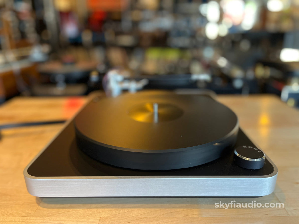 Clearaudio Concept Turntable W/ New Hana SH MKII Cartridge - Turntable