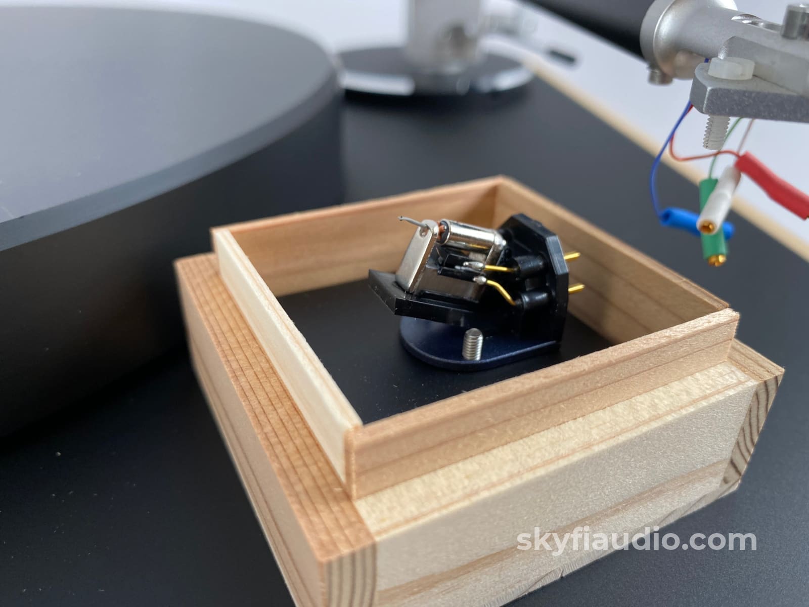 ClearAudio Concept Wood Turntable With New Sumiko Blue Point Special E