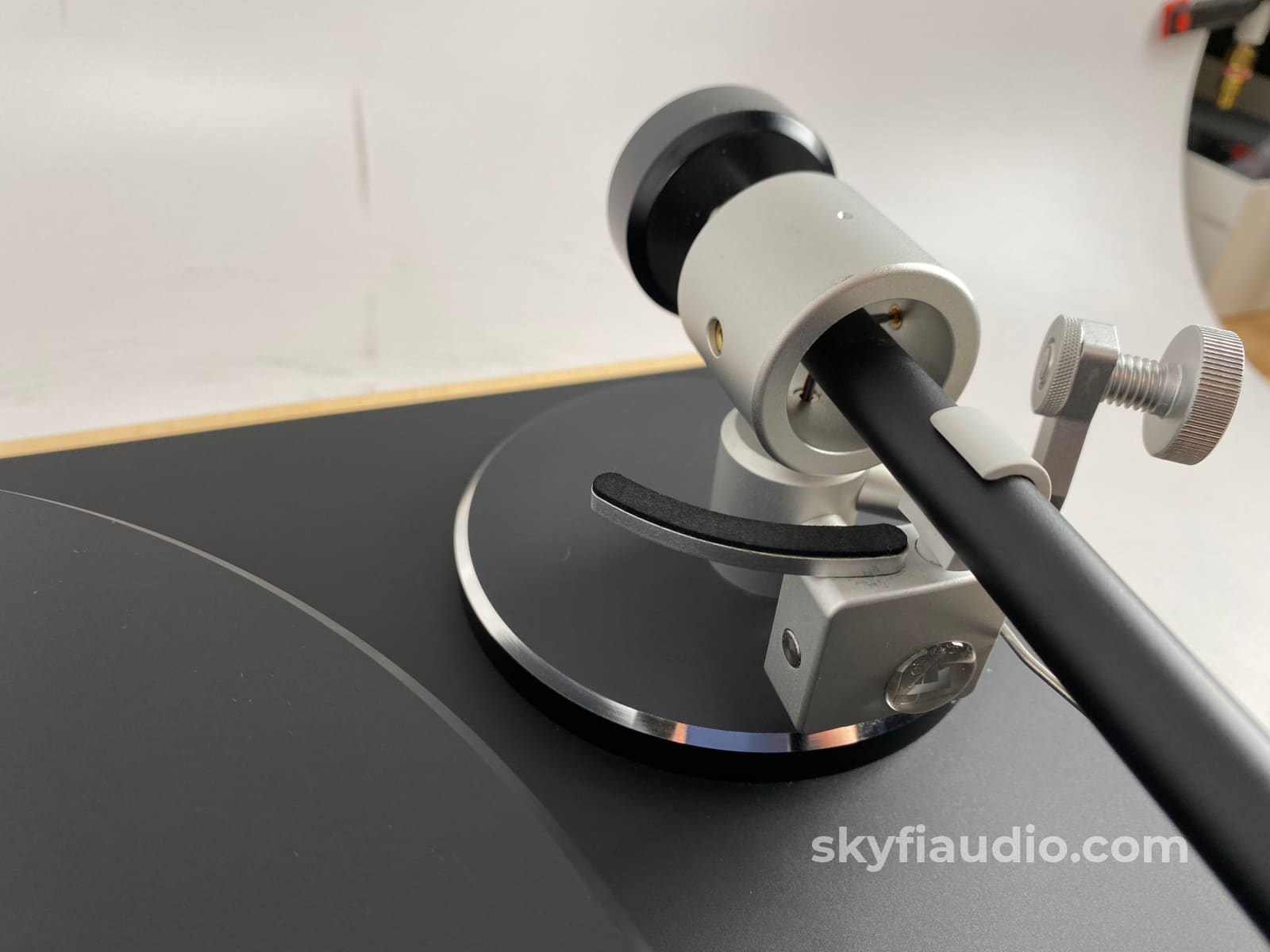 Clearaudio Concept Wood Turntable With New Sumiko Blue Point Special Evo Iii Cartridge