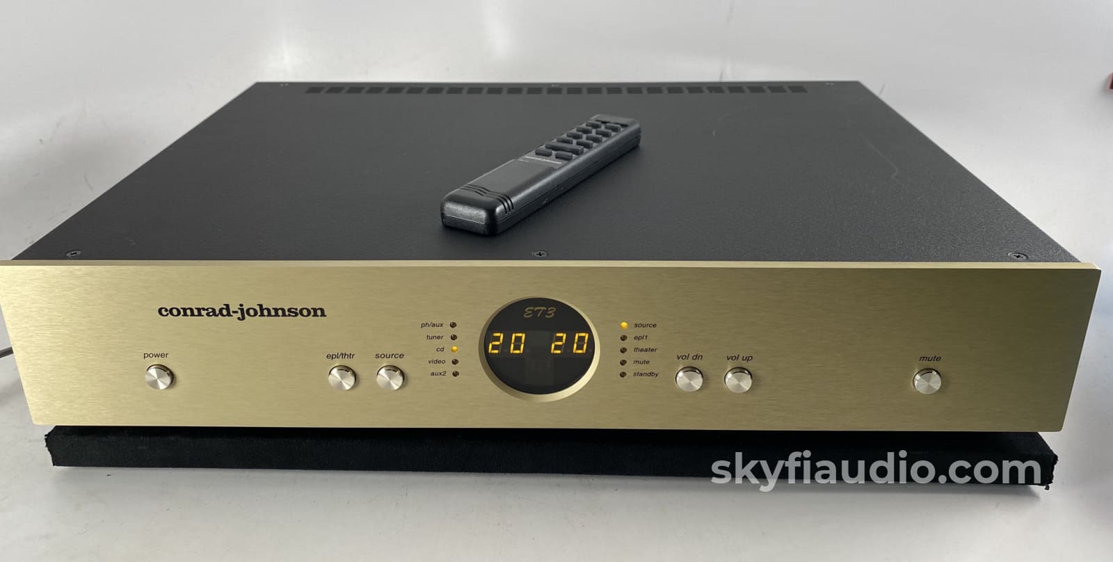Conrad Johnson Et3 All Tube Analog Preamp With Remote Preamplifier