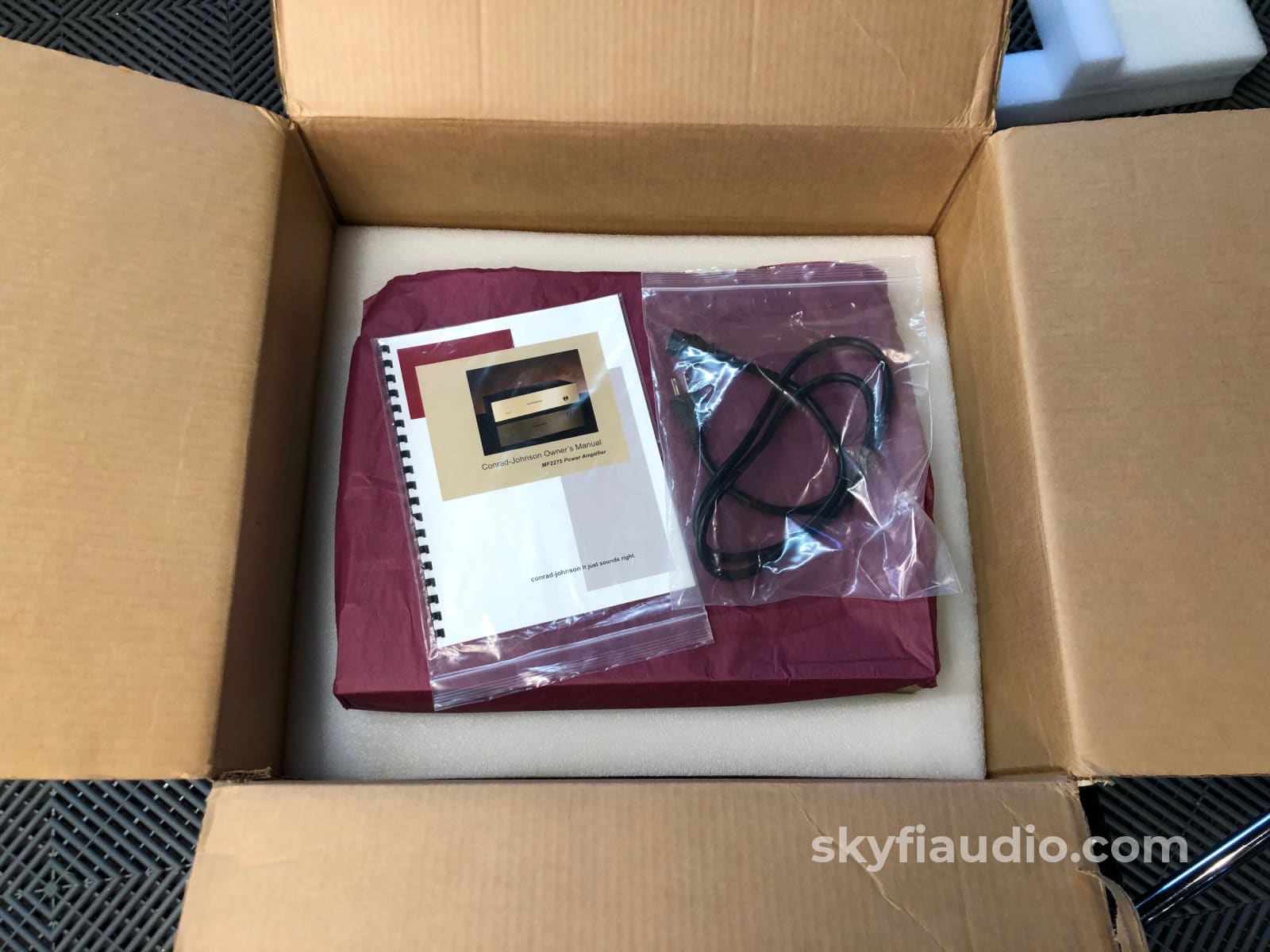 Conrad-Johnson Mf2275 Solid State Amplifier - Like New In Box