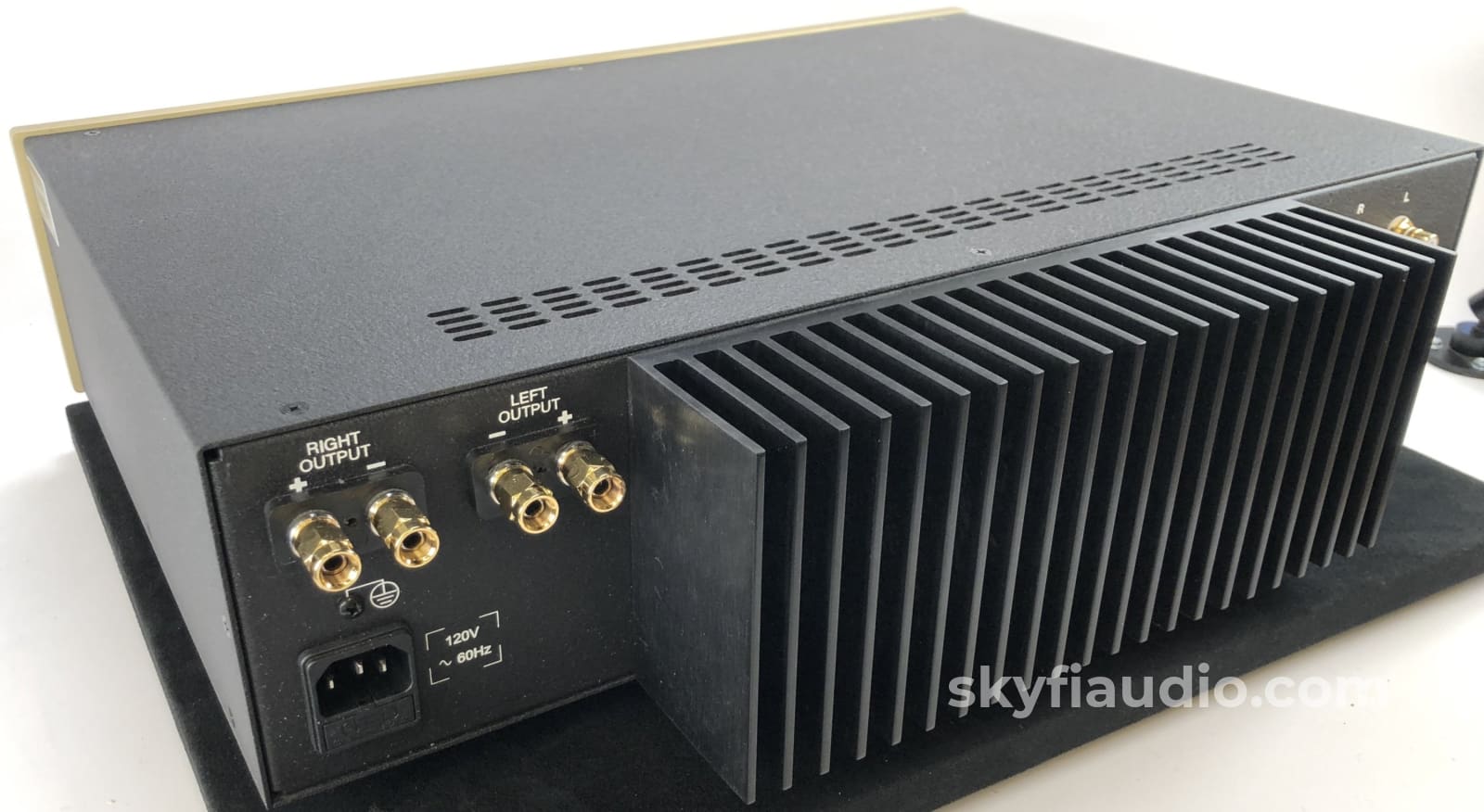 Conrad-Johnson Mf2275 Solid State Amplifier - Like New In Box