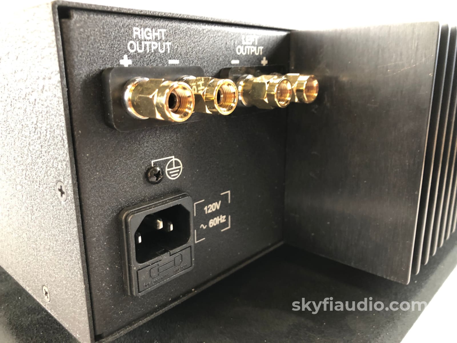 Conrad-Johnson Mf2275 Solid State Amplifier - Like New In Box