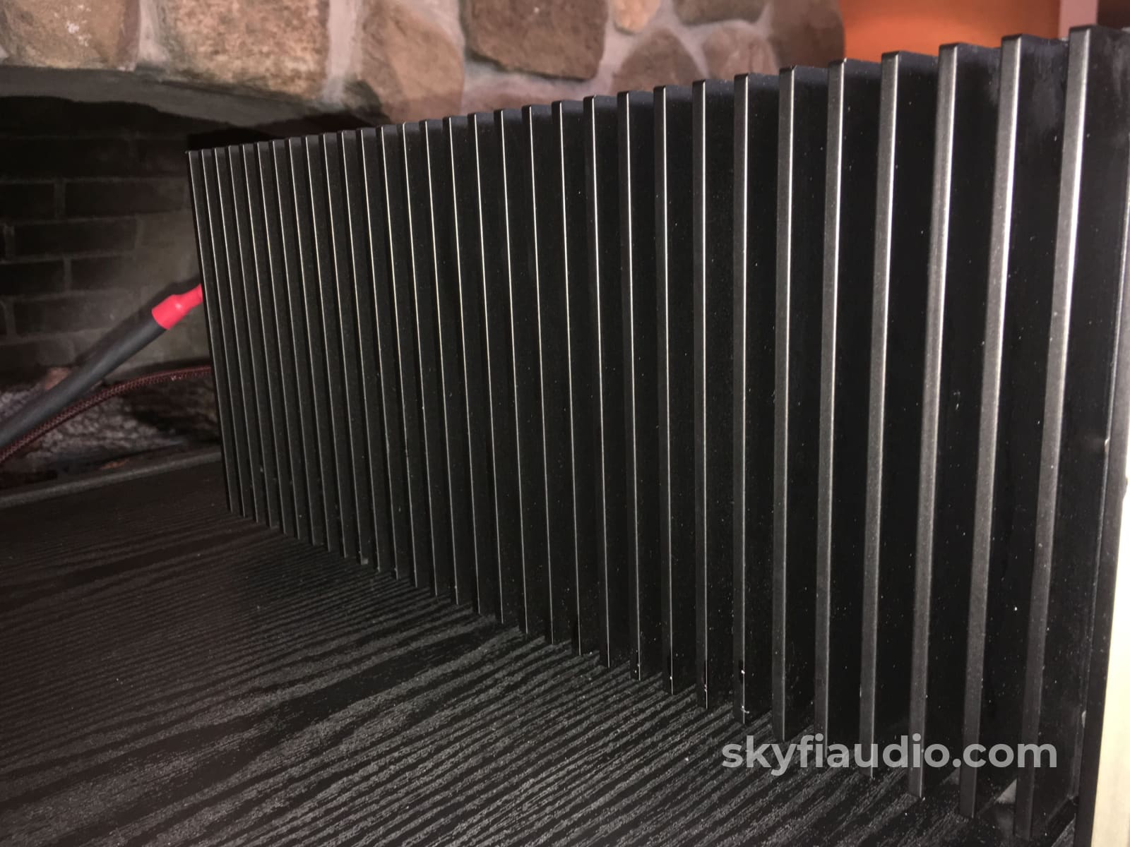 Conrad-Johnson Mf2300 Solid State Amplifier