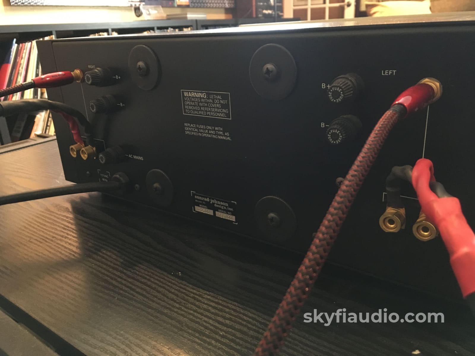 Conrad-Johnson Mf2300 Solid State Amplifier