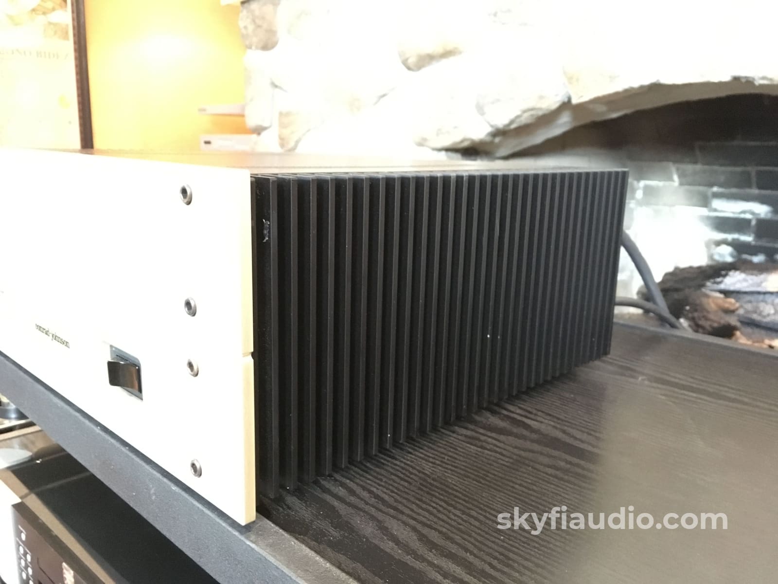 Conrad-Johnson Mf2300 Solid State Amplifier