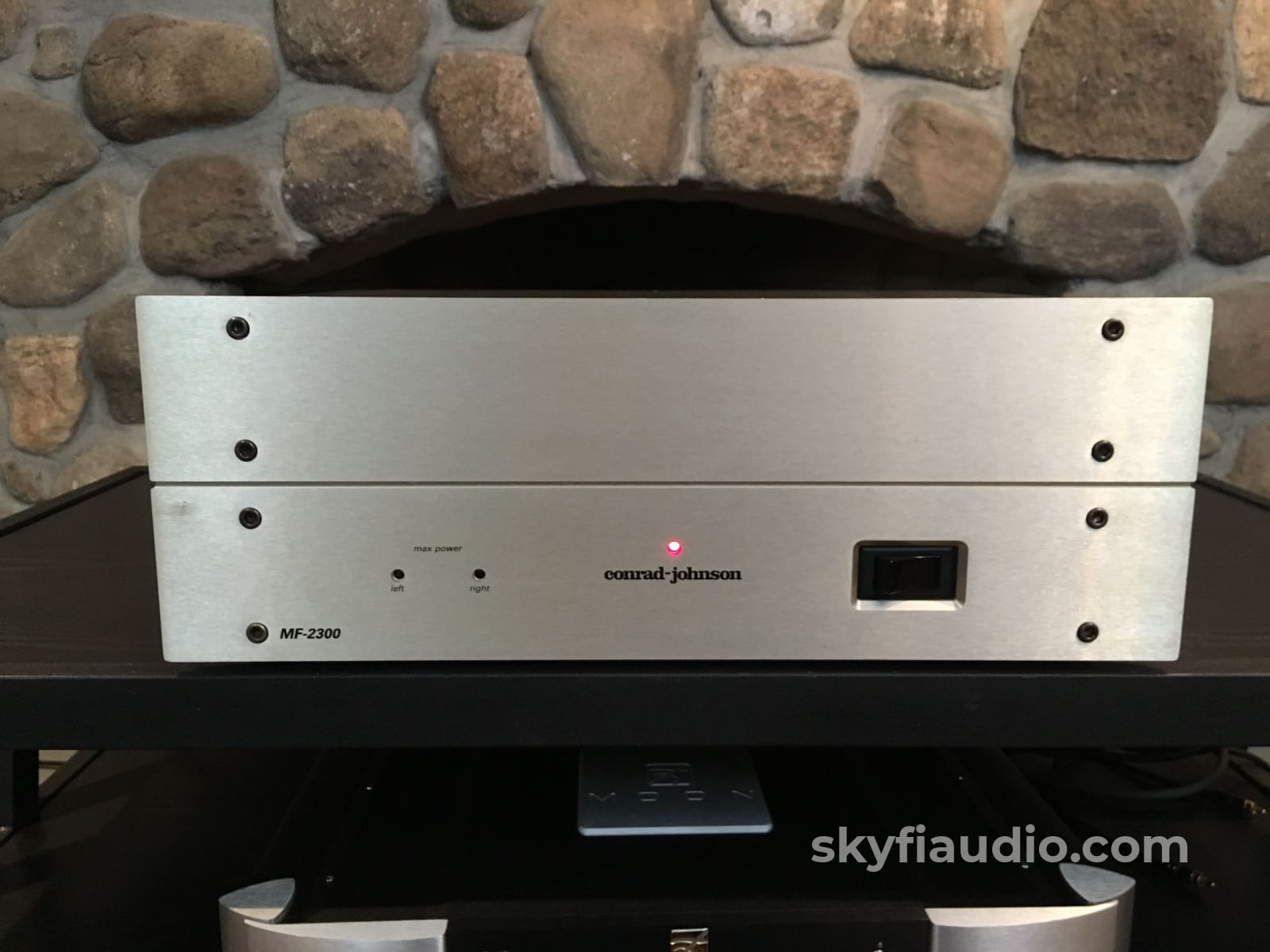 Conrad-Johnson Mf2300 Solid State Amplifier